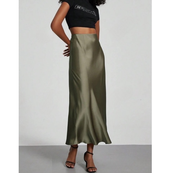 Satin Chic midi skirt in Olive Green - Picture 4 of 16